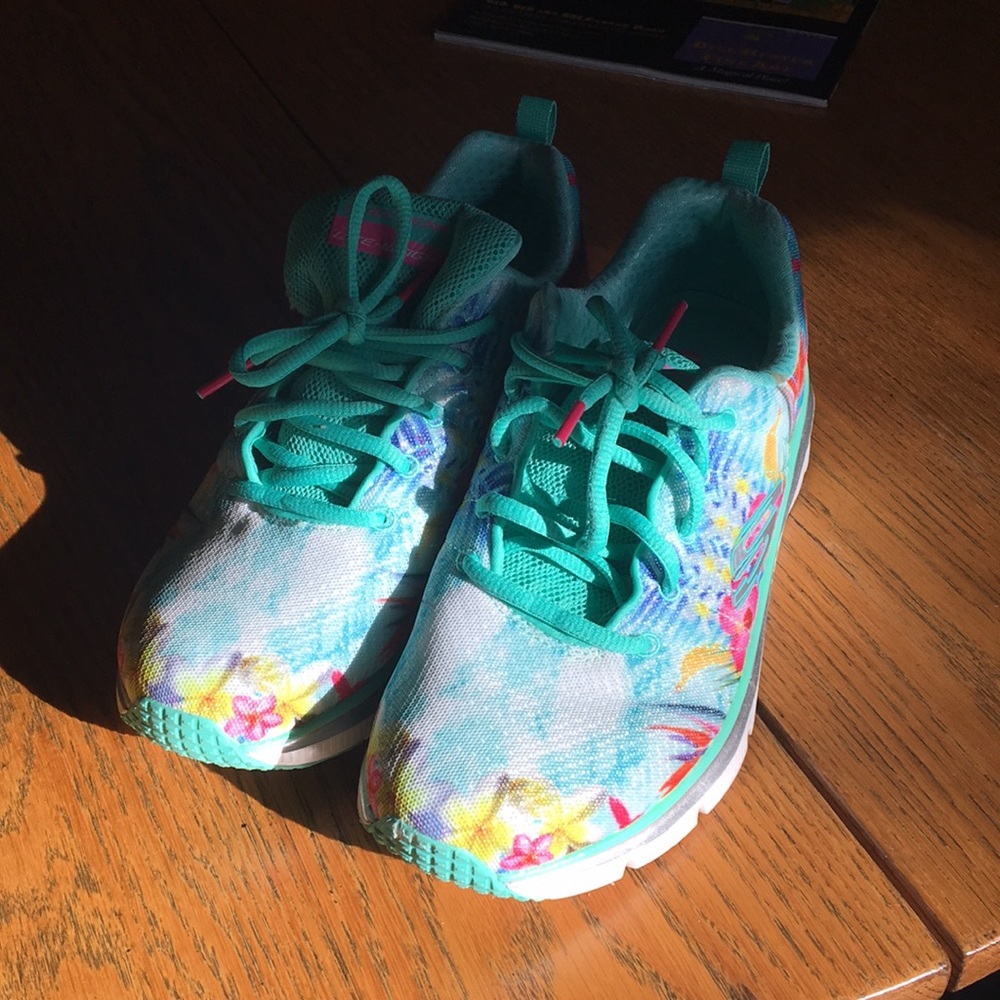Worn once wicked cute sneakers, need gone asap!